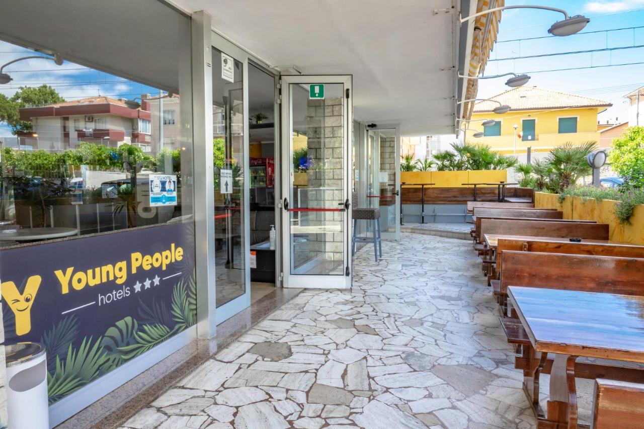 Hotel Morfeo - Young People Hotels (Adults Only) Римини Экстерьер фото