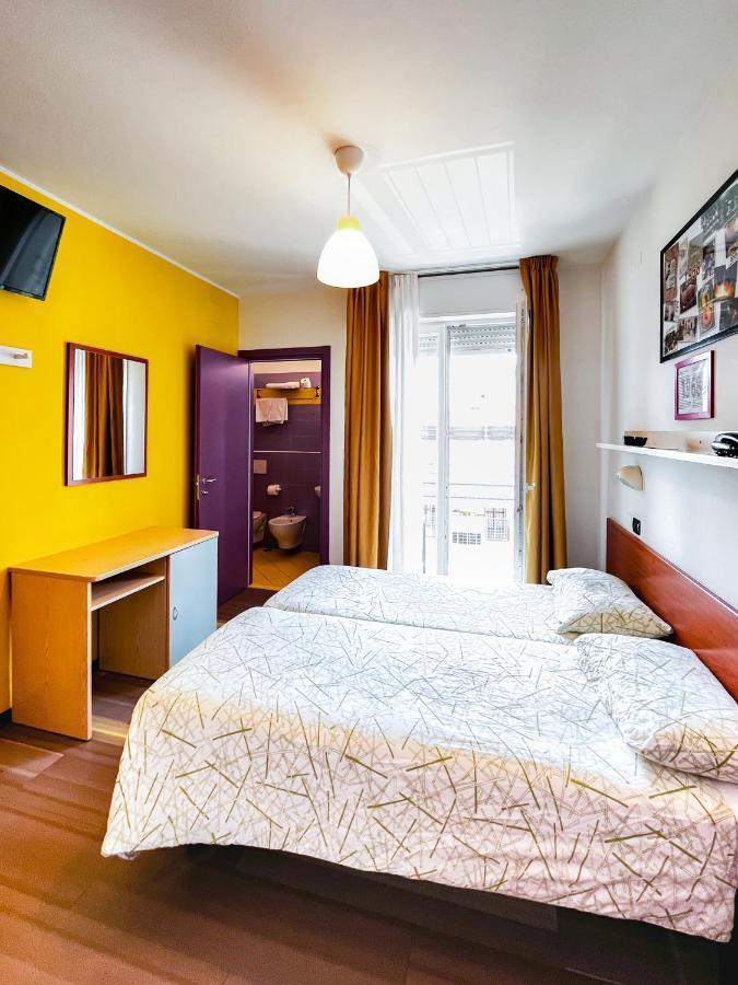 Hotel Morfeo - Young People Hotels (Adults Only) Римини Экстерьер фото