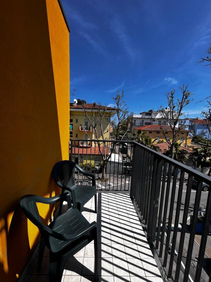 Hotel Morfeo - Young People Hotels (Adults Only) Римини Экстерьер фото
