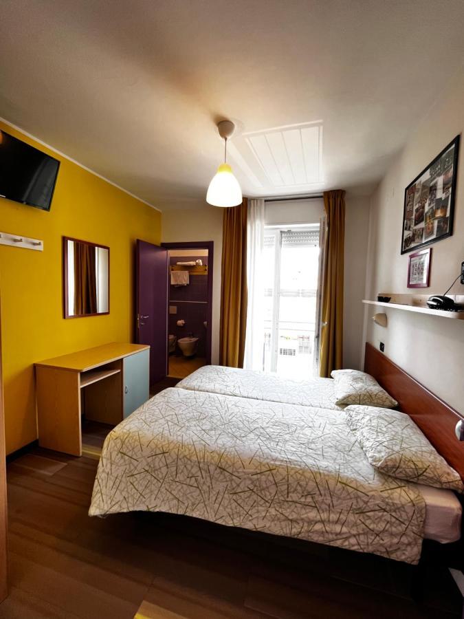 Hotel Morfeo - Young People Hotels (Adults Only) Римини Экстерьер фото