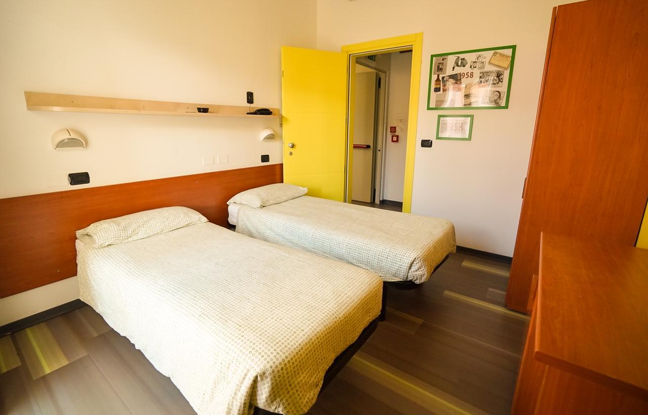 Hotel Morfeo - Young People Hotels (Adults Only) Римини Экстерьер фото