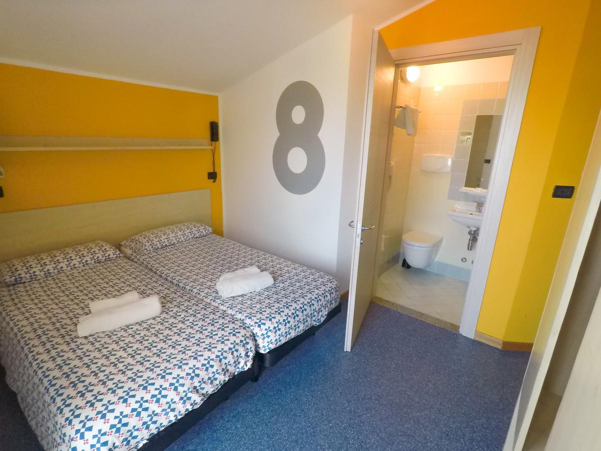 Hotel Morfeo - Young People Hotels (Adults Only) Римини Экстерьер фото